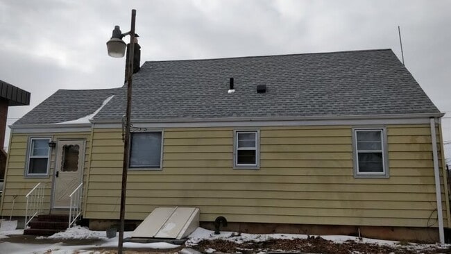 1424 Saint Georges Ave in Avenel, NJ - Building Photo - Building Photo