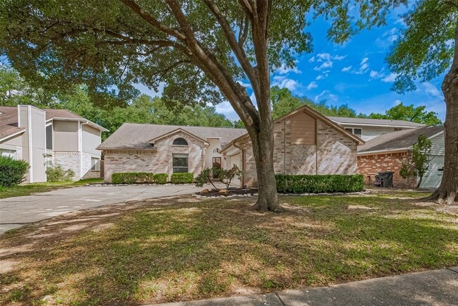 2339 Loyanne Dr in Spring, TX - Foto de edificio - Building Photo