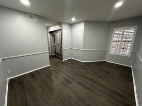 5930 Tampa Ave in Tarzana, CA - Foto de edificio - Building Photo
