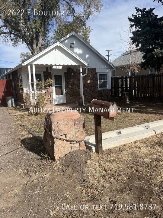 2622 E Boulder St in Colorado Springs, CO - Building Photo