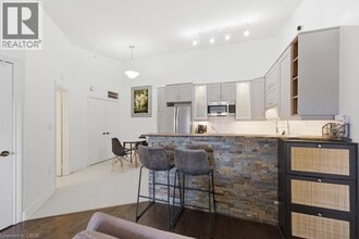 4013 Kilmer Dr in Burlington, ON - Building Photo - Building Photo