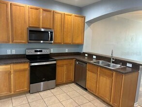 6925 Towering Spruce Dr in Riverview, FL - Building Photo - Building Photo