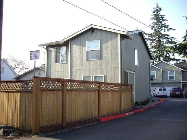 7820-7838 SE Otty St in Milwaukie, OR - Foto de edificio - Building Photo