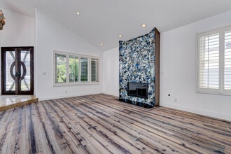947 10th St in Manhattan Beach, CA - Building Photo - Building Photo