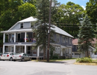 19 Myrtle St in Stroudsburg, PA - Building Photo