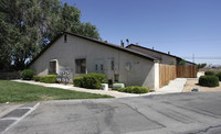 Sequoia Apartments in Hesperia, CA - Foto de edificio - Building Photo