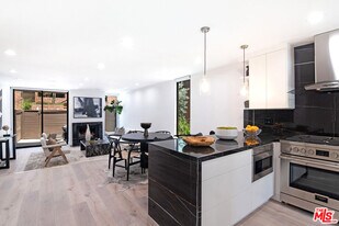 1033 Carol Dr in West Hollywood, CA - Building Photo
