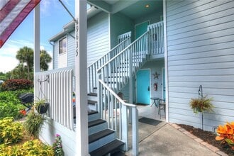 9635 Riverside Dr, Unit 4 in Sebastian, FL - Foto de edificio - Building Photo