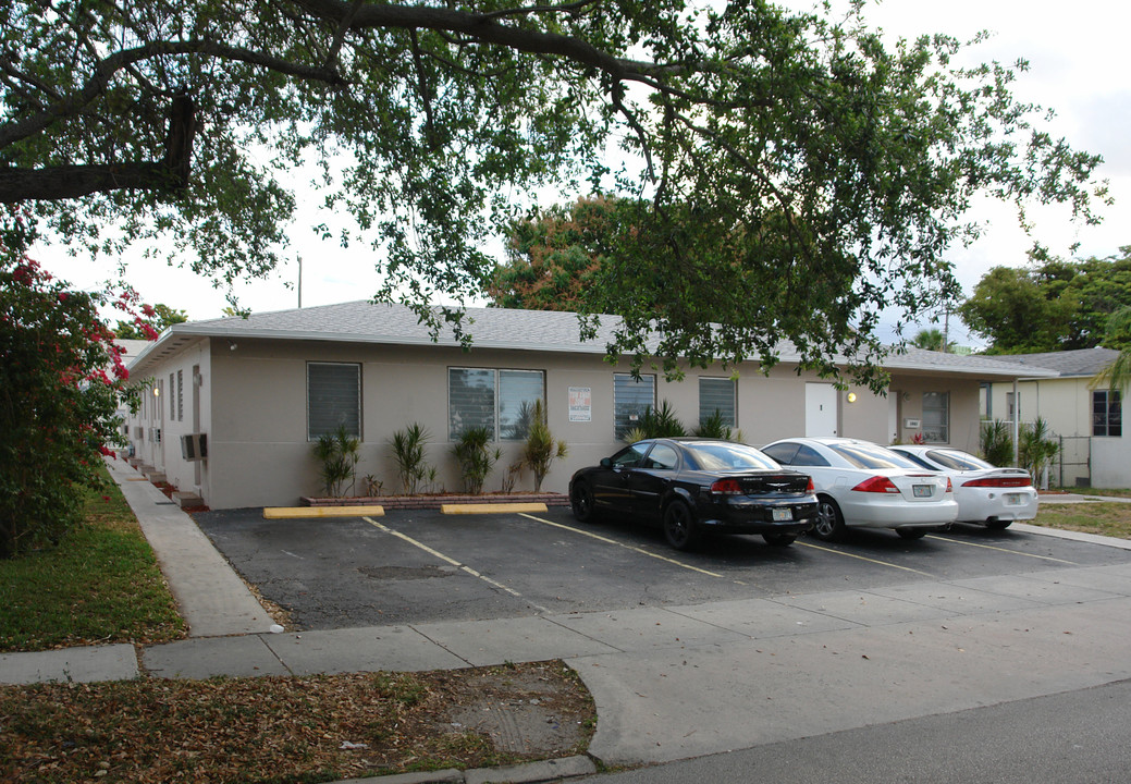 1941 Washington St in Hollywood, FL - Building Photo