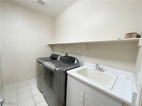 720 Indian Garden St in Las Vegas, NV - Building Photo - Building Photo