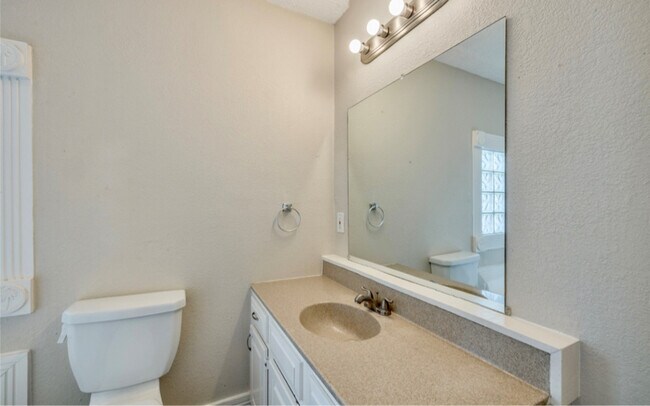 1817 Lincolnshire Way in Fort Worth, TX - Foto de edificio - Building Photo