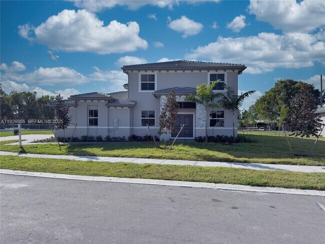 13202 SW 189th Ter in South Miami Heights, FL - Building Photo - Building Photo