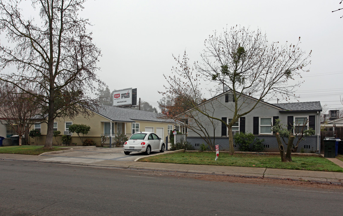 1031-1041 64th St in Sacramento, CA - Building Photo