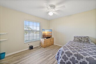 1405 SW 9th Ave in Cape Coral, FL - Foto de edificio - Building Photo