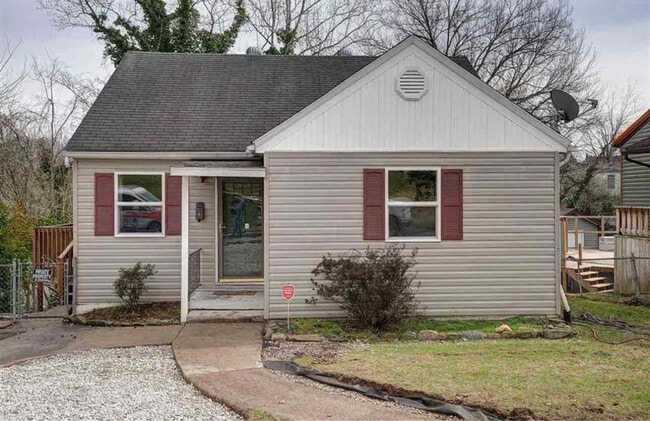 property at 465 Linden Cir