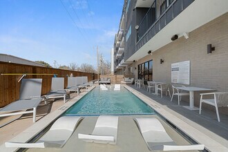 2232 Empire Central Dr in Dallas, TX - Building Photo - Building Photo