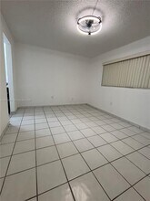 13701 Kendale Lakes Cir in Miami, FL - Building Photo - Building Photo