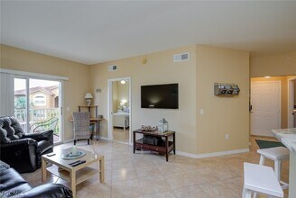 15625 Ocean Walk Circle in Ft. Myers, FL - Foto de edificio - Building Photo