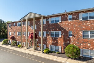 Stonebridge Run Apartments in Bristol, PA - Building Photo