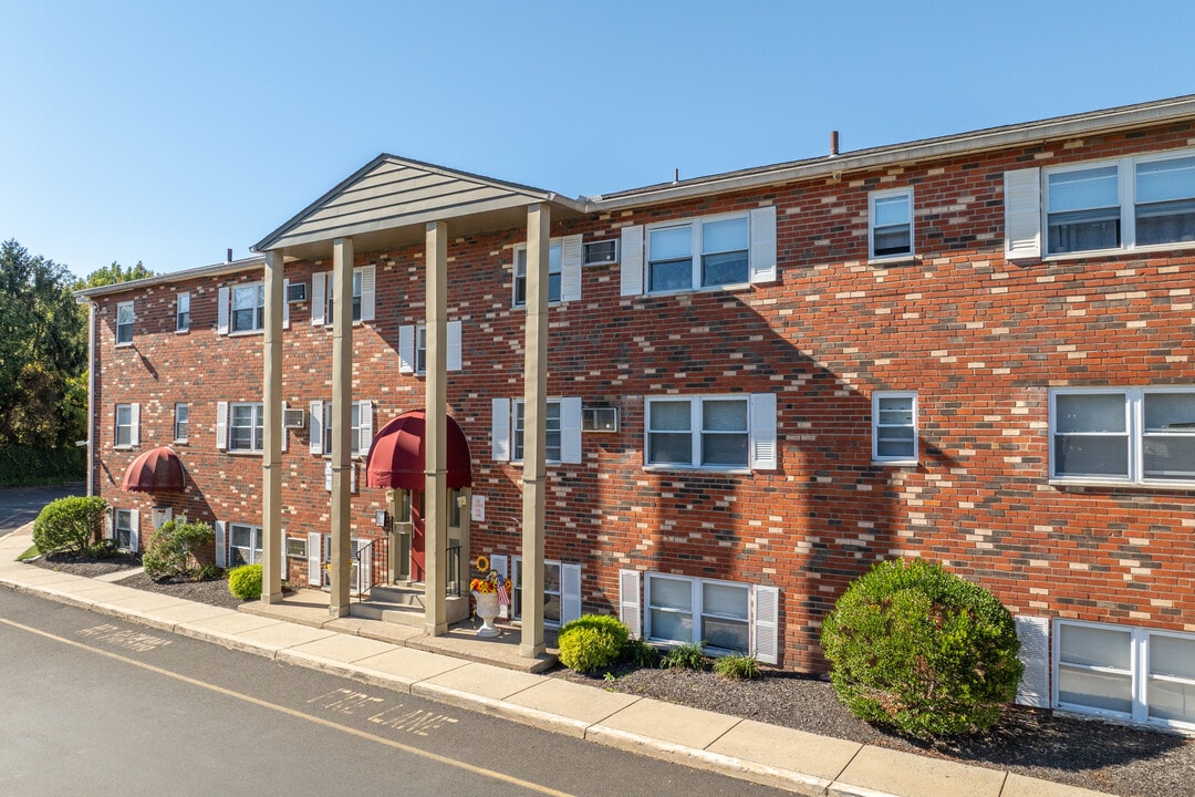 Stonebridge Run Apartments in Bristol, PA - Building Photo