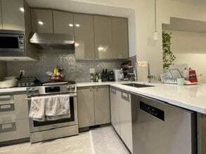 10233 River Dr in Richmond, BC - Building Photo - Building Photo