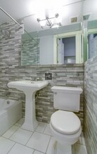 Christopher Street, Unit 10 in New York, NY - Foto de edificio - Building Photo