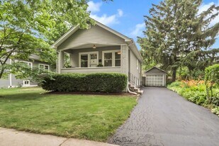 204 E Burlington St in Riverside, IL - Building Photo