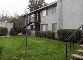 325 Standiford Ave in Modesto, CA - Building Photo