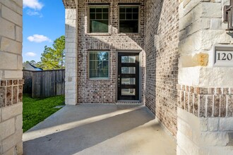 120 Sugar Peak Ct in Montgomery, TX - Foto de edificio - Building Photo