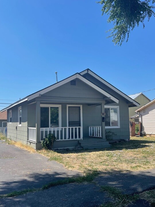 2134 White Ave in Klamath Falls, OR - Building Photo