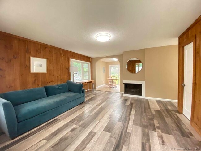 28 Grove Pl in Danbury, CT - Building Photo - Building Photo