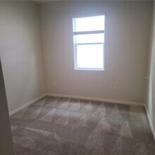 37458 MacKenzie Dr in Zephyrhills, FL - Building Photo - Building Photo