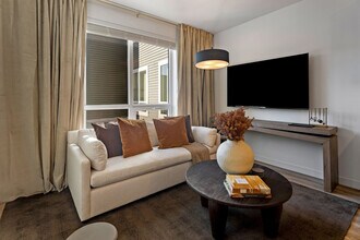 484 2nd St, Unit FL2-ID1380130P in Everett, MA - Building Photo - Building Photo