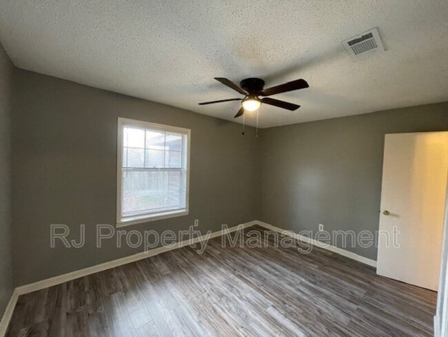 6989 Amberly Way Dr in Cordova, TN - Building Photo - Building Photo