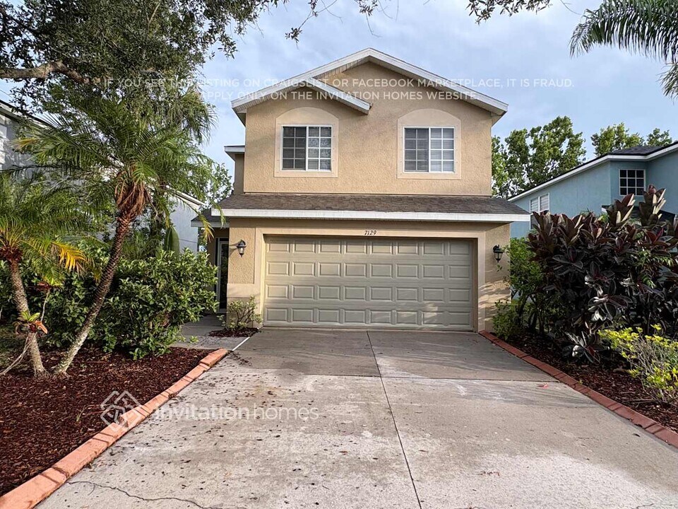 7129 Chatum Light Run in Bradenton, FL - Foto de edificio