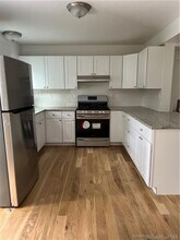 144 Rakoczy Ave in Fairfield, CT - Building Photo - Building Photo