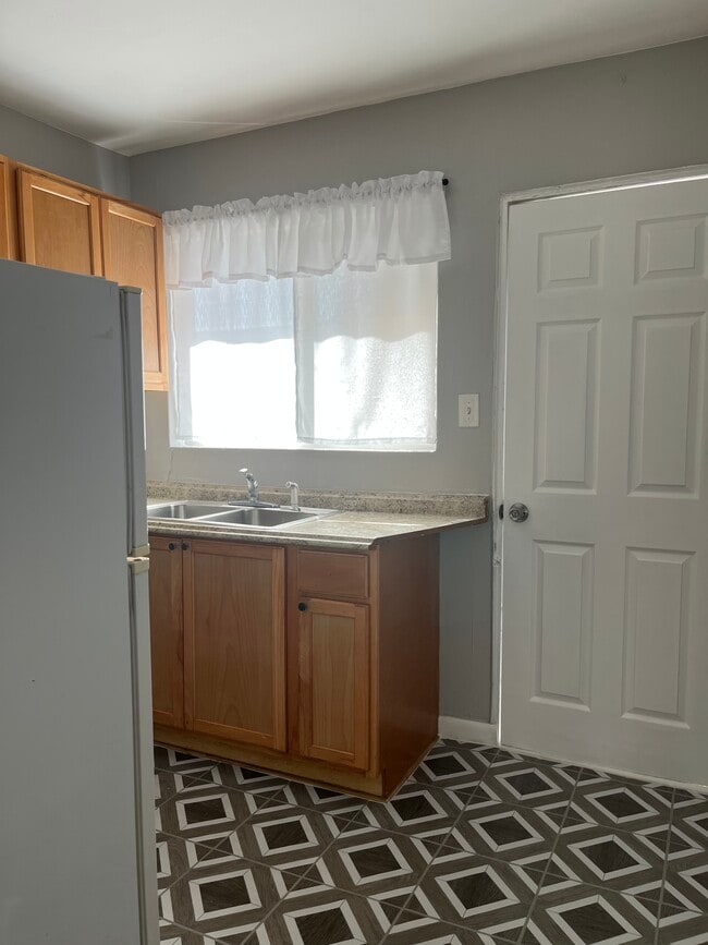8170 Valley View Dr in El Paso, TX - Foto de edificio - Building Photo