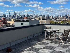 30-38-38 Steinway St in Queens, NY - Building Photo - Building Photo