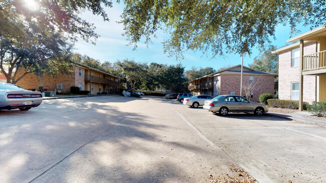 1858 Norwood Ct in Fort Walton Beach, FL - Building Photo - Building Photo