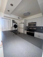 15525 Miami Lakeway N, Unit 207 in Miami Lakes, FL - Foto de edificio - Building Photo