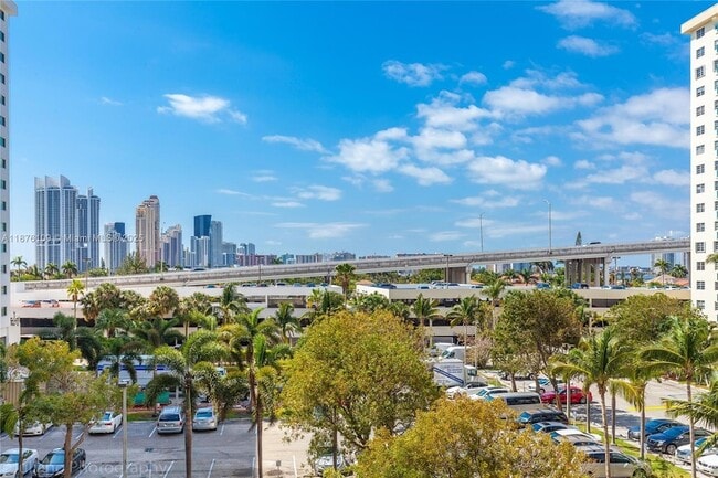 19380 Collins Ave, Unit 1014 in Sunny Isles Beach, FL - Building Photo - Building Photo