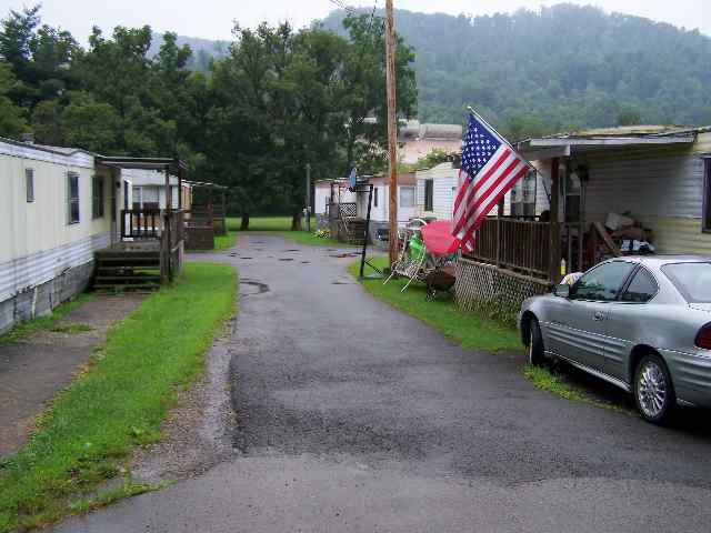 258 John St in Weston, WV - Building Photo