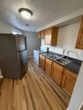 618 Maplewood Ave, Unit Apartment 4 in Ambridge, PA - Building Photo - Building Photo