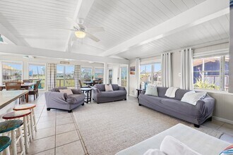 22022 Zachary Dr in Galveston, TX - Building Photo - Building Photo