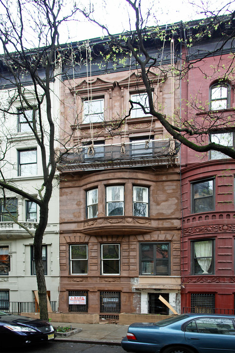 26 W 87th St in New York, NY - Building Photo