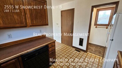 2555 W Snowcrest Dr, Unit B in Wasilla, AK - Building Photo - Building Photo