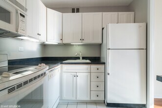 2626 N Lakeview Ave in Chicago, IL - Building Photo - Building Photo