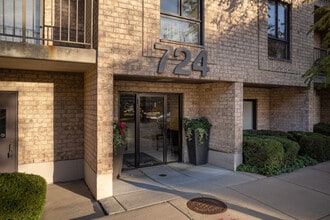 724 12th St in Wilmette, IL - Building Photo - Building Photo