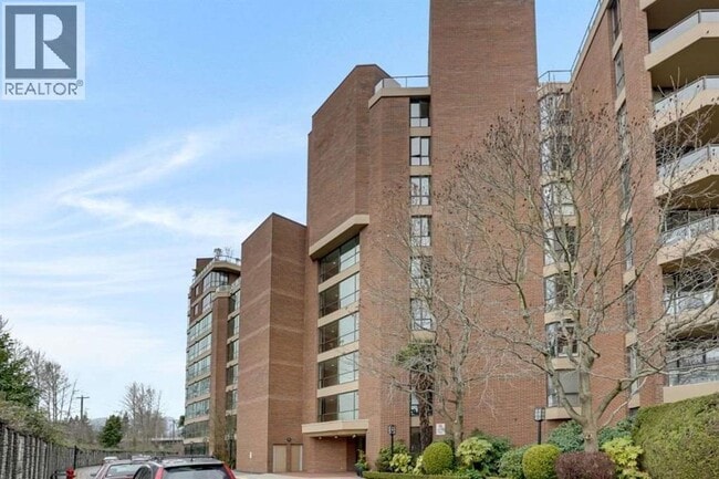 property at 1490 Pennyfarthing Dr