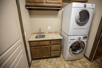 48 Creekside Dr in Elgin, OK - Building Photo - Building Photo